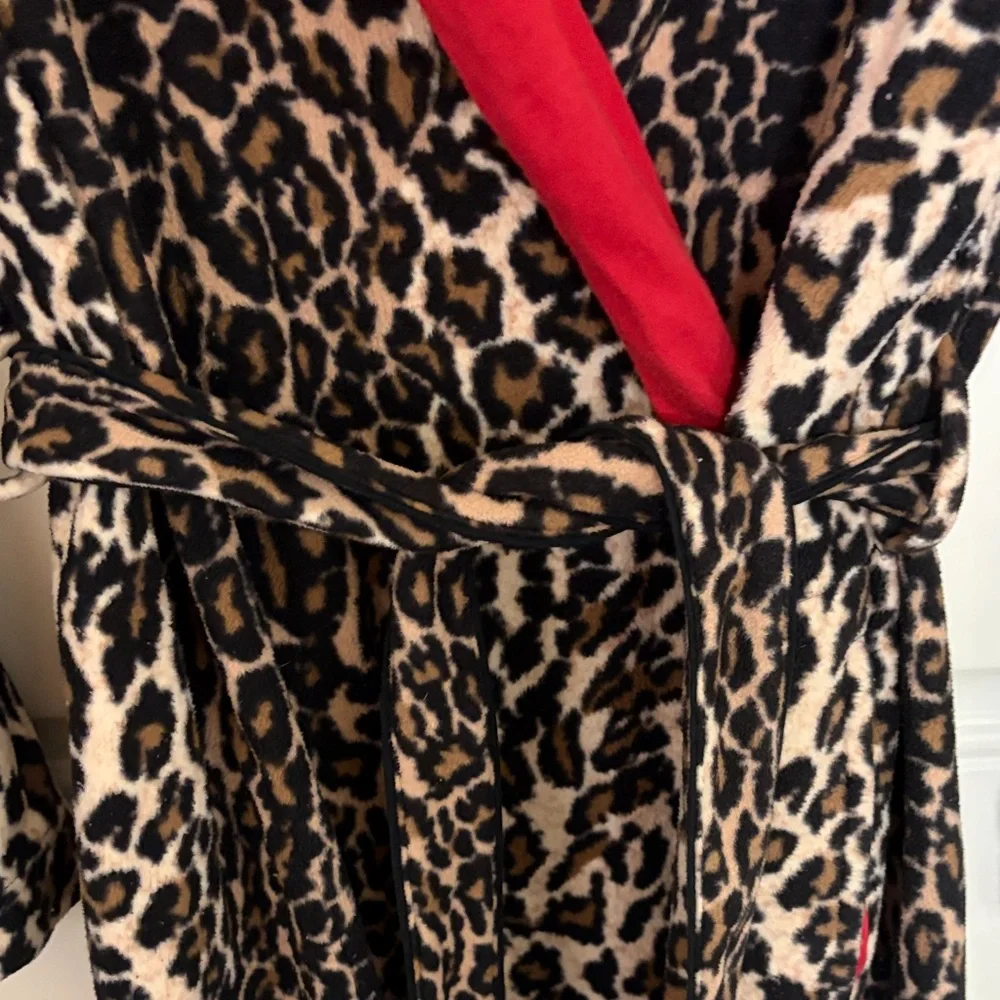 Nick & Nora Animal Print Robe with Vibrant Red Collar - Picture 3 of 4